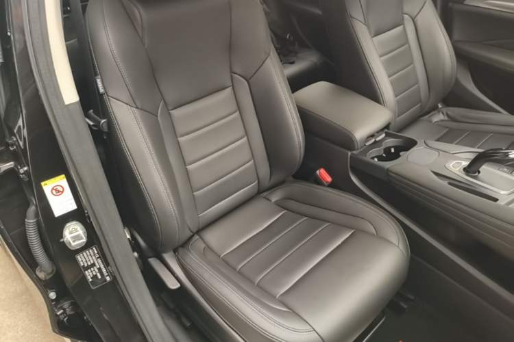 Used Haval F7 2019 1.5T Two-Wheel-Drive i-Type China VI Standard Right Front Seat