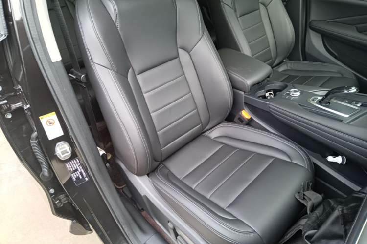 Used Haval F7 2019 1.5T Two-Wheel Drive i-Trend China V Emission Standard Right Front Seat
