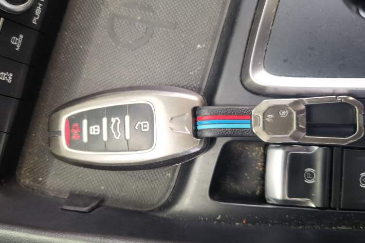 Used Haval F7 2019 2.0T Two-Wheel-Drive i-Van China VI Standard Vehicle Key