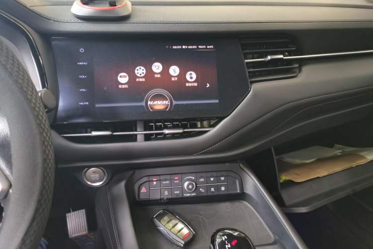 Used Haval F7 2019 2.0T Four-Wheel Drive iJoy China V Standard Audio And AC Panel