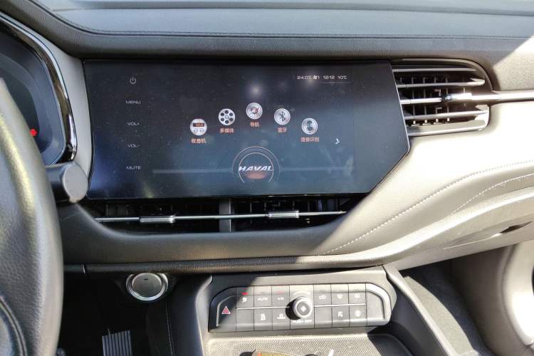 Used Haval F7 2019 2.0T Two-Wheel-Drive i-Van China VI Standard Audio And AC Panel