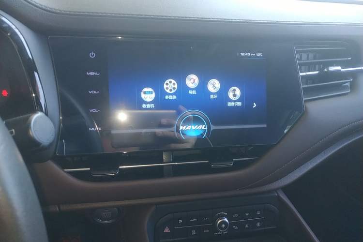 Used Haval F7 2019 2.0T Four-Wheel Drive iJoy China V Standard Audio And AC Panel