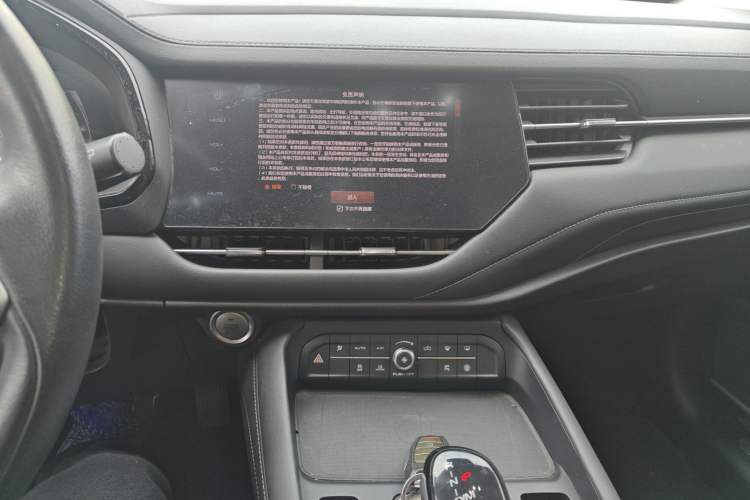 Used Haval F7 2019 2.0T Two-Wheel-Drive i-Van China VI Standard Audio And AC Panel