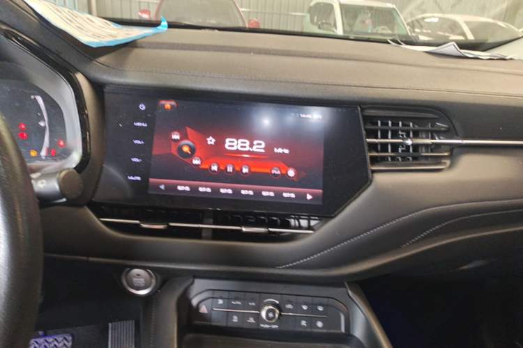 Used Haval F7 2019 2.0T Two-Wheel-Drive i-Van China VI Standard Audio And AC Panel