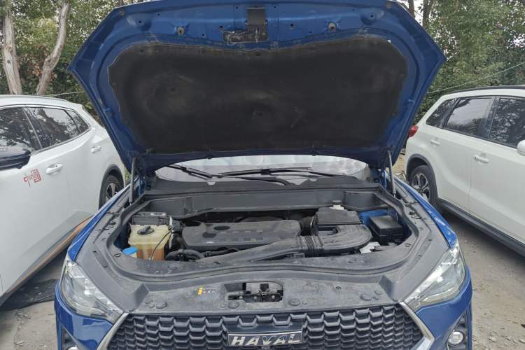 Used Haval F7 2019 2.0T Two-Wheel-Drive i-Van China VI Standard Engine Bay