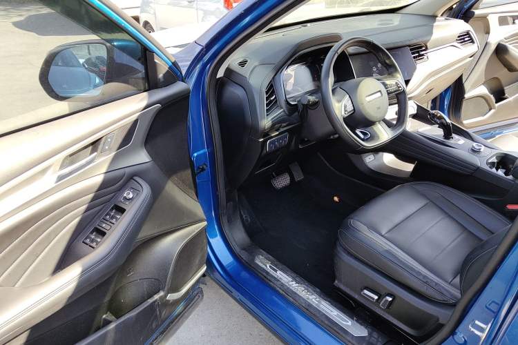Used Haval F7 2019 2.0T Two-Wheel-Drive i-Van China VI Standard Interior 3