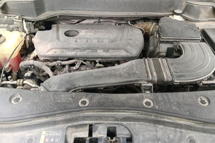 Used Haval F7 2019 2.0T Four-Wheel Drive iJoy China VI Standard Engine Bay