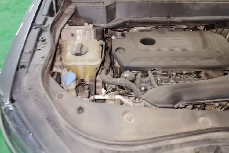 Used Haval F7 2019 2.0T Two-Wheel Drive i-Van China V standard Engine Bay Right