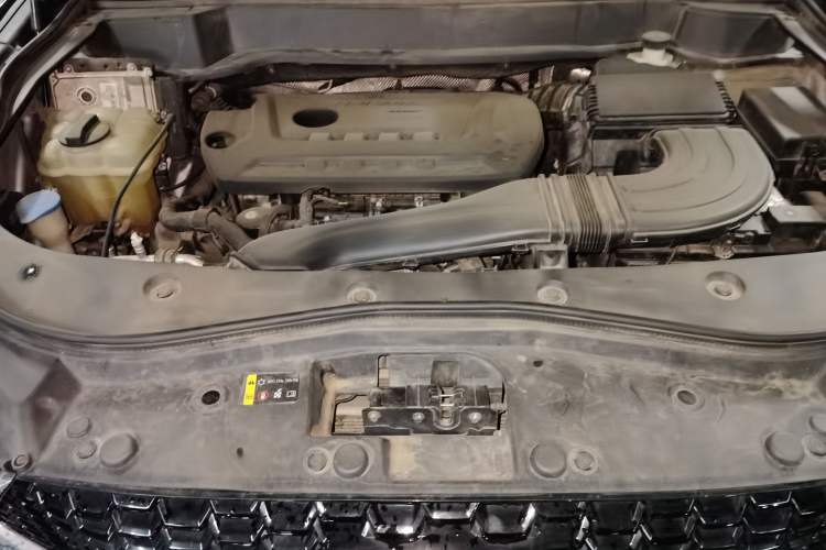 Used Haval F7 2019 2.0T Two-Wheel Drive i-Van China V standard Engine Bay