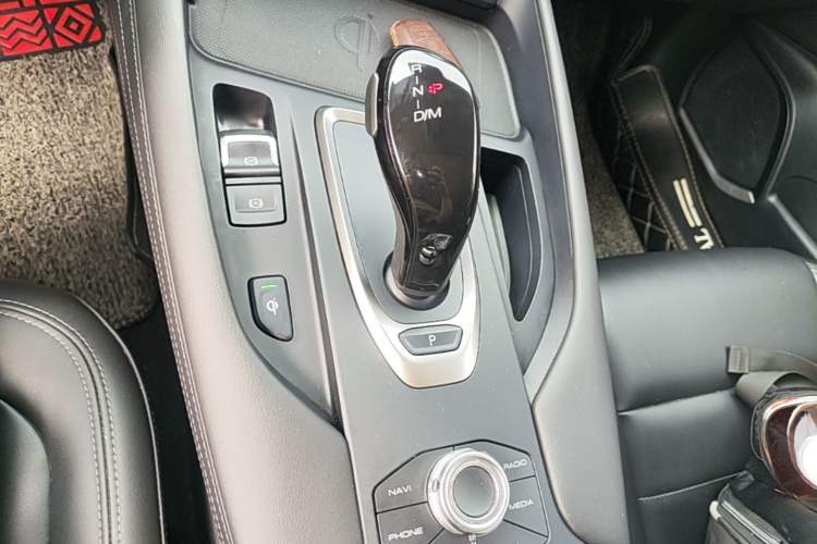 Used Haval F7 2019 2.0T Four-Wheel Drive iJoy China V Standard Gear Lever