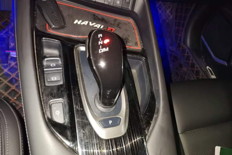 Used Haval F7 2019 2.0T Two-Wheel Drive i-Van China V standard Gear Lever