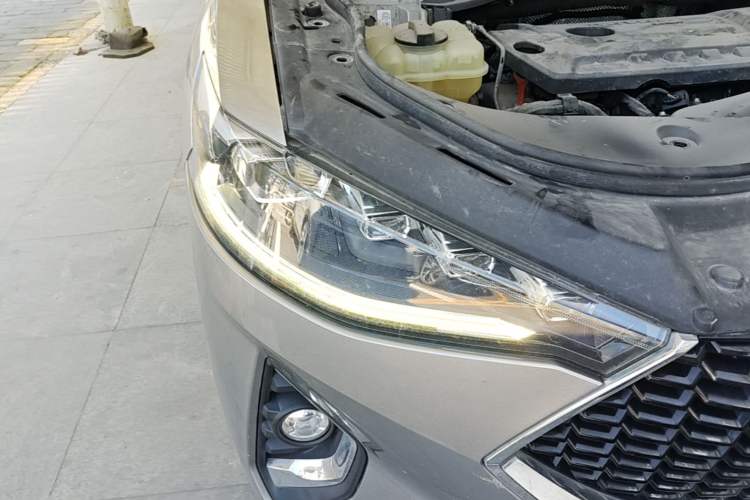 Used Haval F7 2019 2.0T Four-Wheel Drive iJoy China V Standard Right Front Headlight