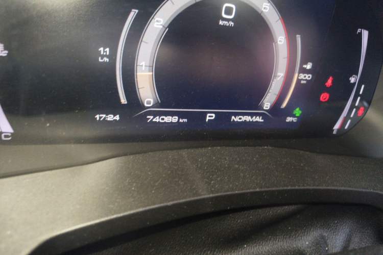 Used Haval F7 2019 1.5T Two-Wheel Drive i-Trend China V Emission Standard Odometer Close Up