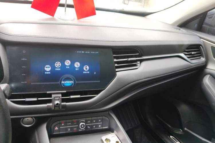 Used Haval F7 2019 2.0T Four-Wheel Drive iJoy China V Standard Audio And AC Panel