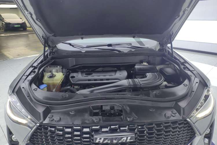Used Haval F7 2019 2.0T Four-Wheel Drive iJoy China V Standard Engine Bay