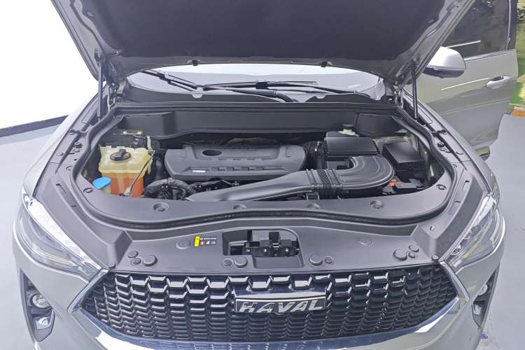 Used Haval F7 2019 2.0T Two-Wheel-Drive i-Van China VI Standard Engine Bay