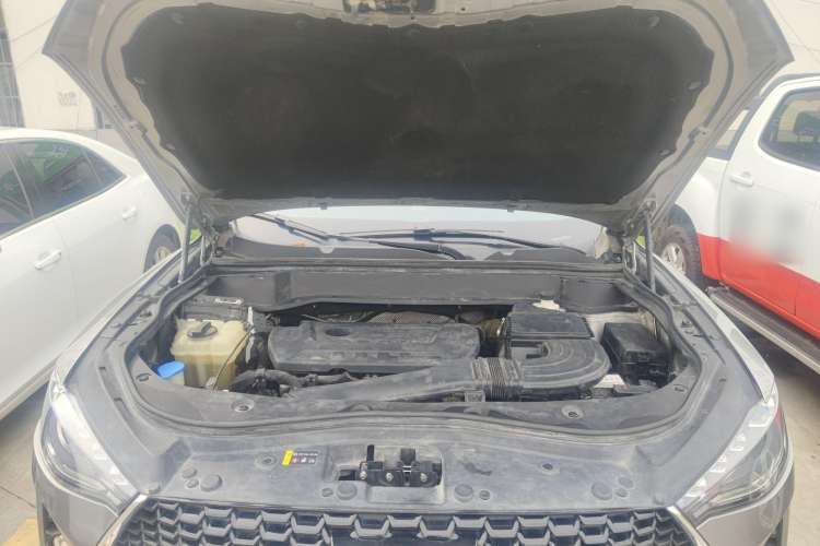 Used Haval F7 2019 2.0T Four-Wheel Drive iJoy China VI Standard Engine Bay