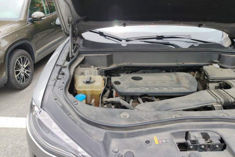 Used Haval F7 2019 2.0T Four-Wheel Drive iJoy China V Standard Engine Bay Right