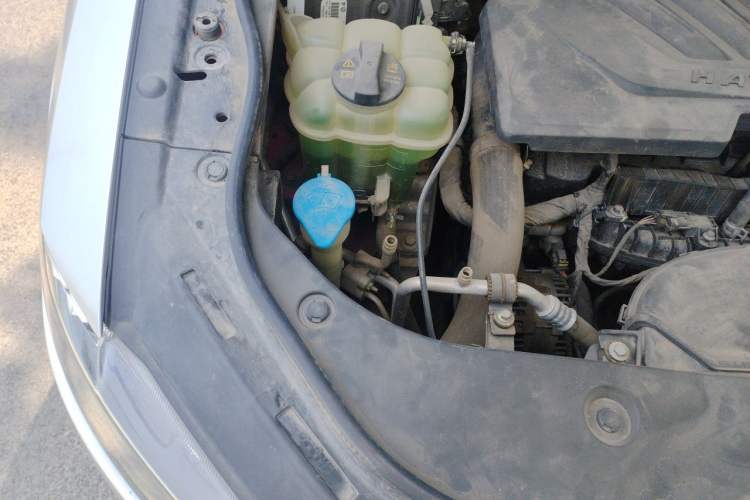Used Haval F7 2019 1.5T Two-Wheel Drive i-Trend China VI Standard Engine Bay Right