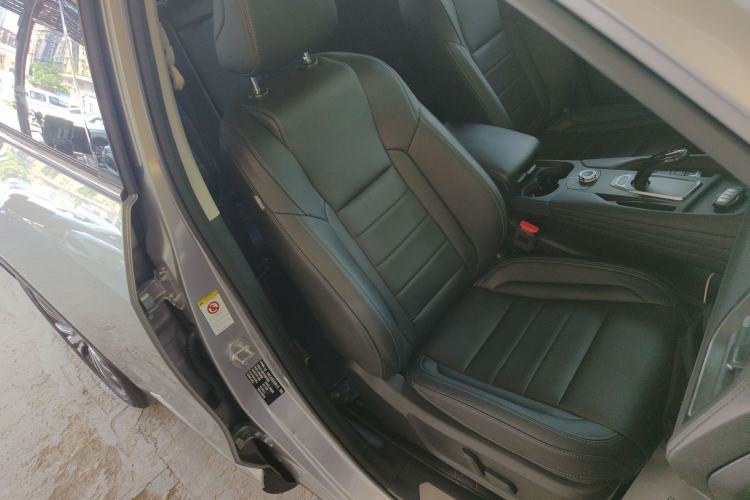 Used Haval F7 2019 2.0T Two-Wheel-Drive i-Van China VI Standard Right Front Seat
