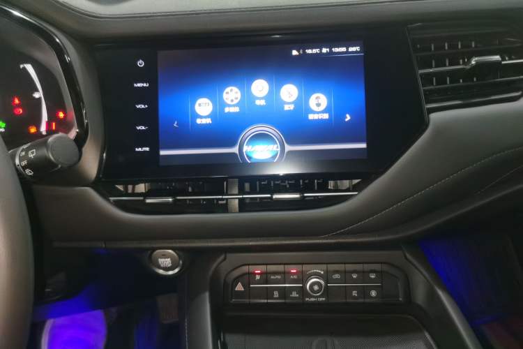 Used Haval F7 2019 2.0T Two-Wheel Drive i-Van China V standard Audio And AC Panel