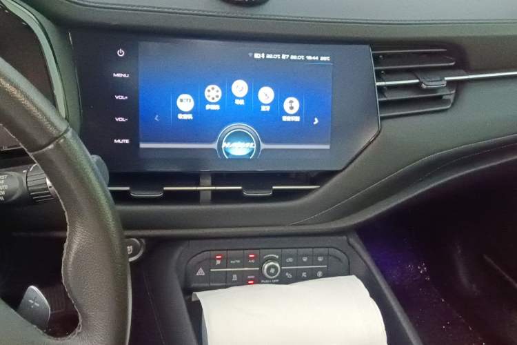 Used Haval F7 2019 2.0T Four-Wheel Drive iJoy China VI Standard Audio And AC Panel