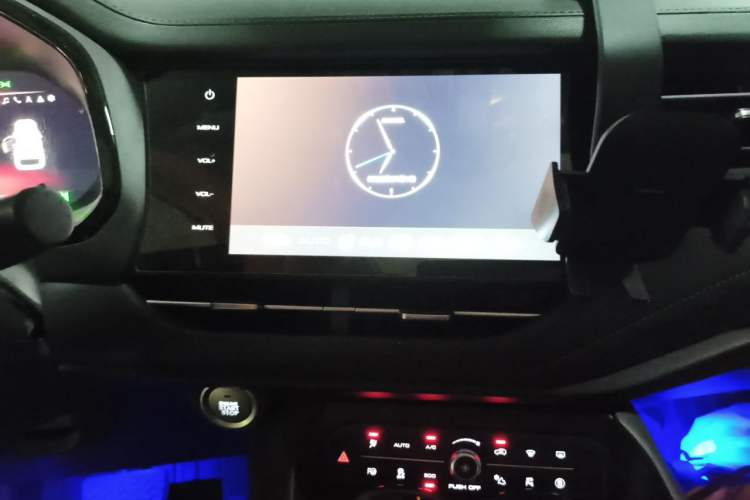 Used Haval F7 2019 2.0T Four-Wheel Drive iJoy China VI Standard Audio And AC Panel