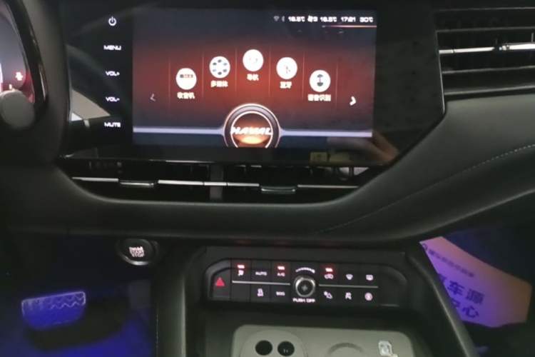 Used Haval F7 2019 2.0T Four-Wheel Drive iJoy China VI Standard Audio And AC Panel