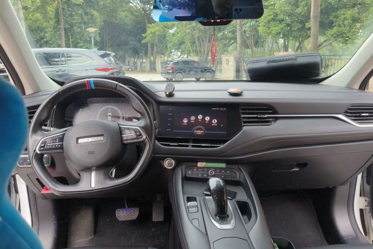 Used Haval F7 2019 2.0T Two-Wheel-Drive i-Van China VI Standard Center Console