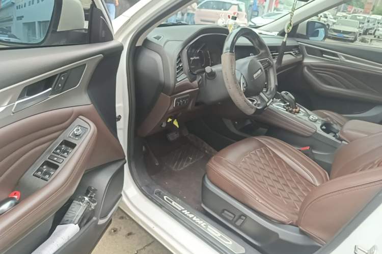 Used Haval F7 2019 2.0T Two-Wheel-Drive i-Van China VI Standard Driver Seat