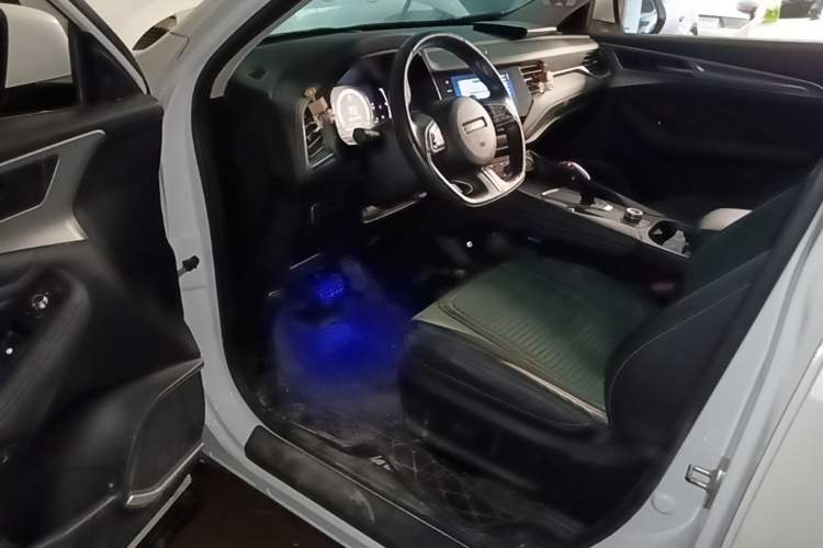 Used Haval F7 2019 2.0T Four-Wheel Drive iJoy China VI Standard Driver Seat