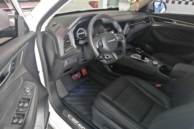 Used Haval F7 2019 2.0T Two-Wheel-Drive i-Van China VI Standard Driver Seat