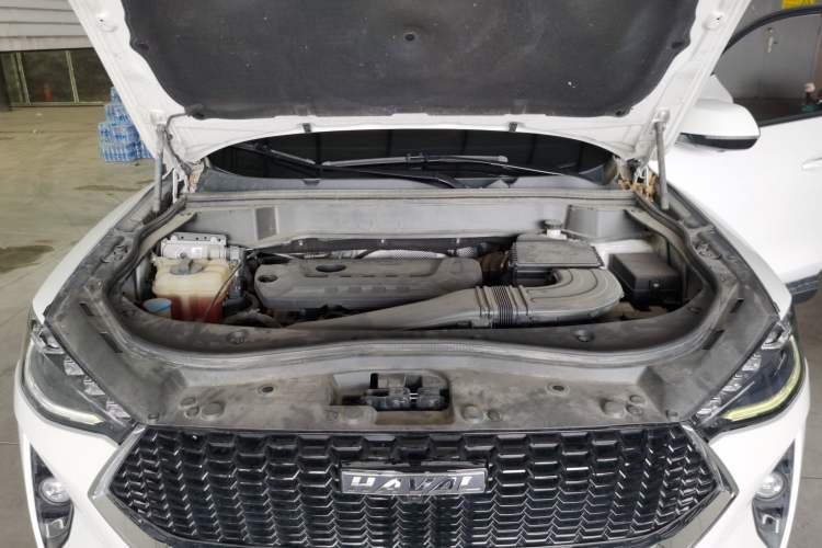Used Haval F7 2019 2.0T Two-Wheel Drive i-Van China V standard Engine Bay