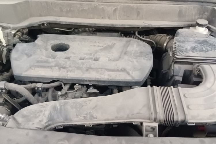 Used Haval F7 2019 2.0T Four-Wheel Drive iJoy China VI Standard Engine Bay