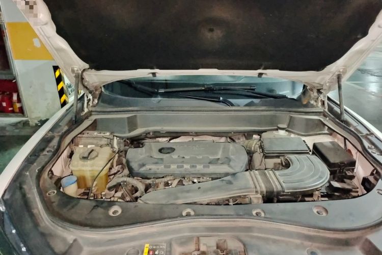 Used Haval F7 2019 2.0T Two-Wheel-Drive i-Van China VI Standard Engine Bay