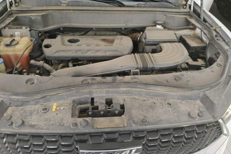Used Haval F7 2019 2.0T Four-Wheel Drive iJoy China V Standard Engine Bay