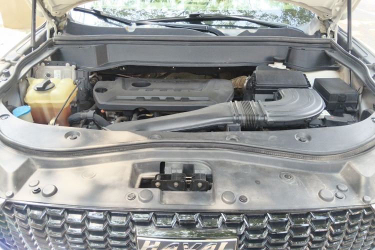 Used Haval F7 2019 2.0T Two-Wheel Drive i-Van China V standard Engine Bay