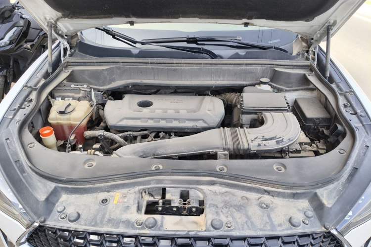 Used Haval F7 2019 2.0T Four-Wheel Drive iJoy China VI Standard Engine Bay