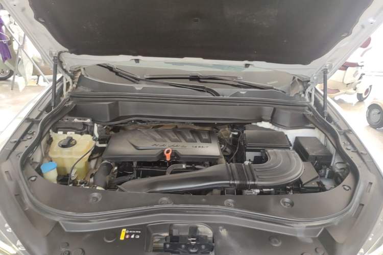 Used Haval F7 2019 1.5T Two-Wheel Drive iCool China VI Standard Engine Bay