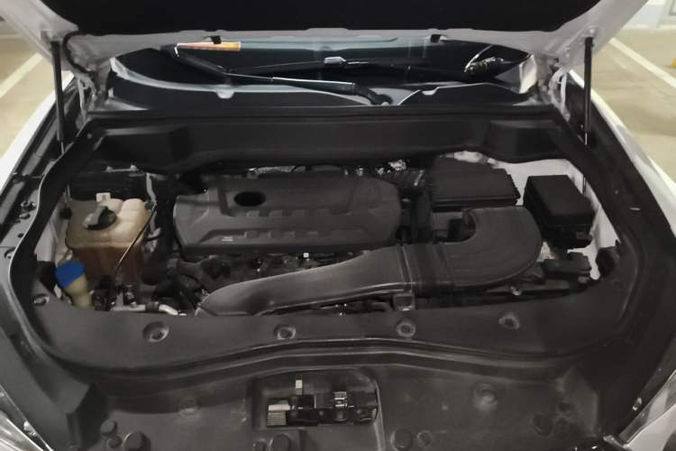 Used Haval F7 2019 2.0T Four-Wheel Drive iJoy China VI Standard Engine Bay
