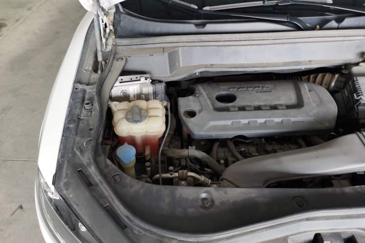 Used Haval F7 2019 2.0T Two-Wheel Drive i-Van China V standard Engine Bay Right