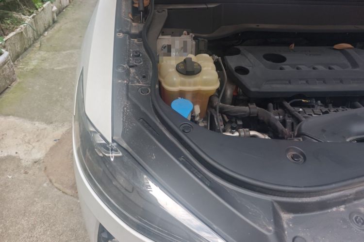 Used Haval F7 2019 2.0T Four-Wheel Drive iJoy China V Standard Engine Bay Right