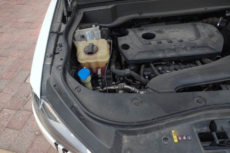 Used Haval F7 2019 2.0T Two-Wheel Drive i-Van China V standard Engine Bay Right