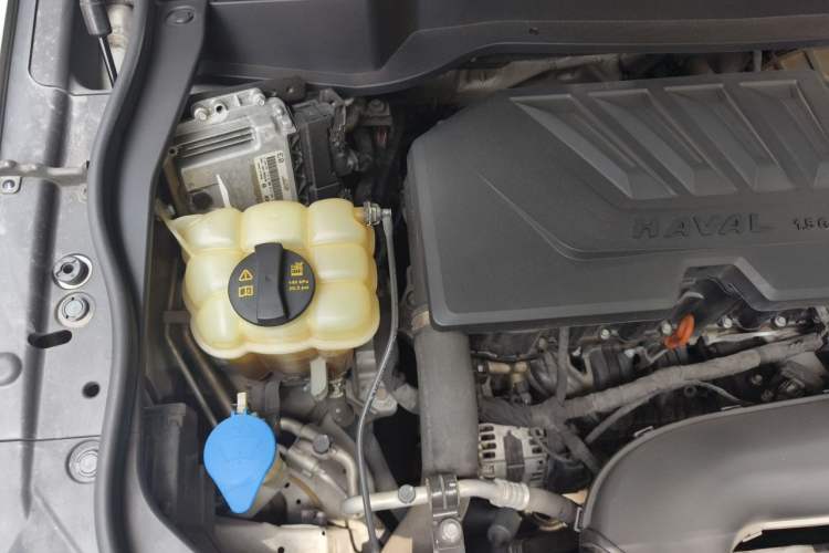 Used Haval F7 2019 1.5T Two-Wheel Drive i-Trend China V Emission Standard Engine Bay Right