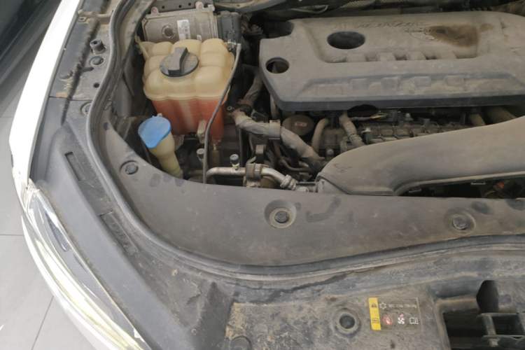 Used Haval F7 2019 2.0T Four-Wheel Drive iJoy China V Standard Engine Bay Right