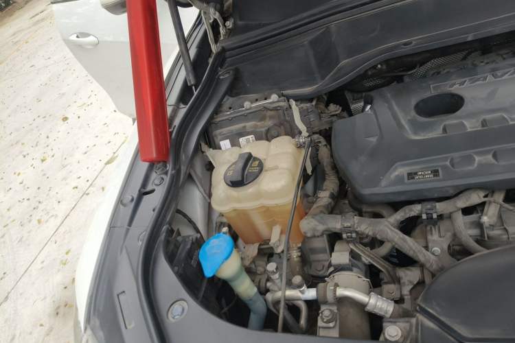 Used Haval F7 2019 2.0T Two-Wheel-Drive i-Van China VI Standard Engine Bay Right
