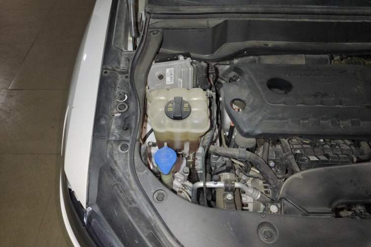 Used Haval F7 2019 2.0T Two-Wheel Drive i-Van China V standard Engine Bay Right