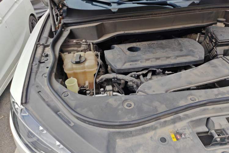 Used Haval F7 2019 2.0T Two-Wheel-Drive i-Van China VI Standard Engine Bay Right