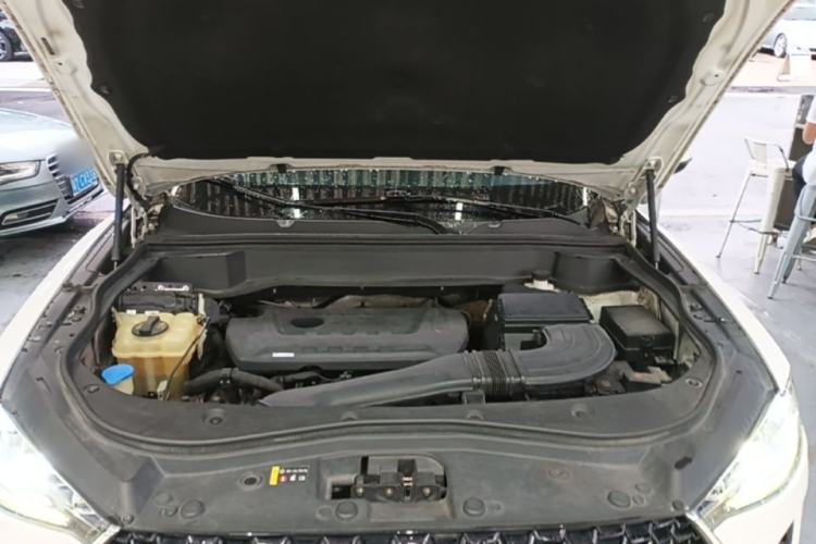 Used Haval F7 2019 2.0T Four-Wheel Drive iJoy China VI Standard Engine Bay