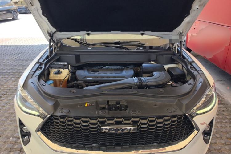 Used Haval F7 2019 2.0T Four-Wheel Drive iJoy China VI Standard Engine Bay